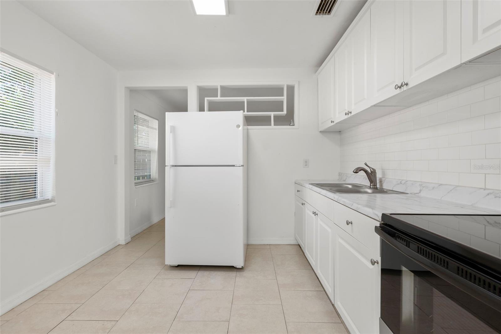 ST PETERSBURG INVESTMENT COS ADD TO OAK PARK - Residential Lease