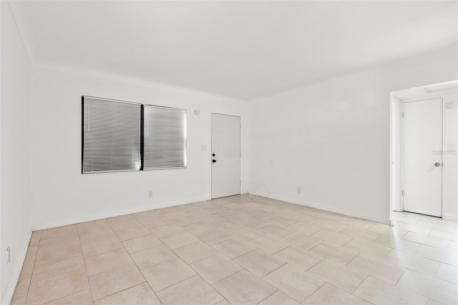 ST PETERSBURG INVESTMENT COS ADD TO OAK PARK - Residential Lease