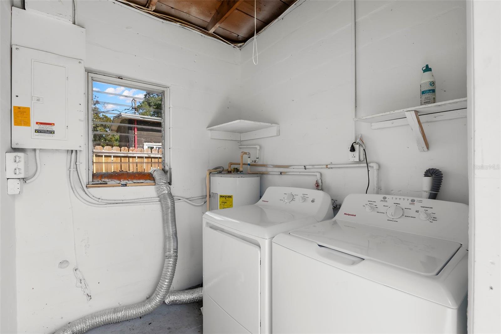 ST PETERSBURG INVESTMENT COS ADD TO OAK PARK - Residential Lease