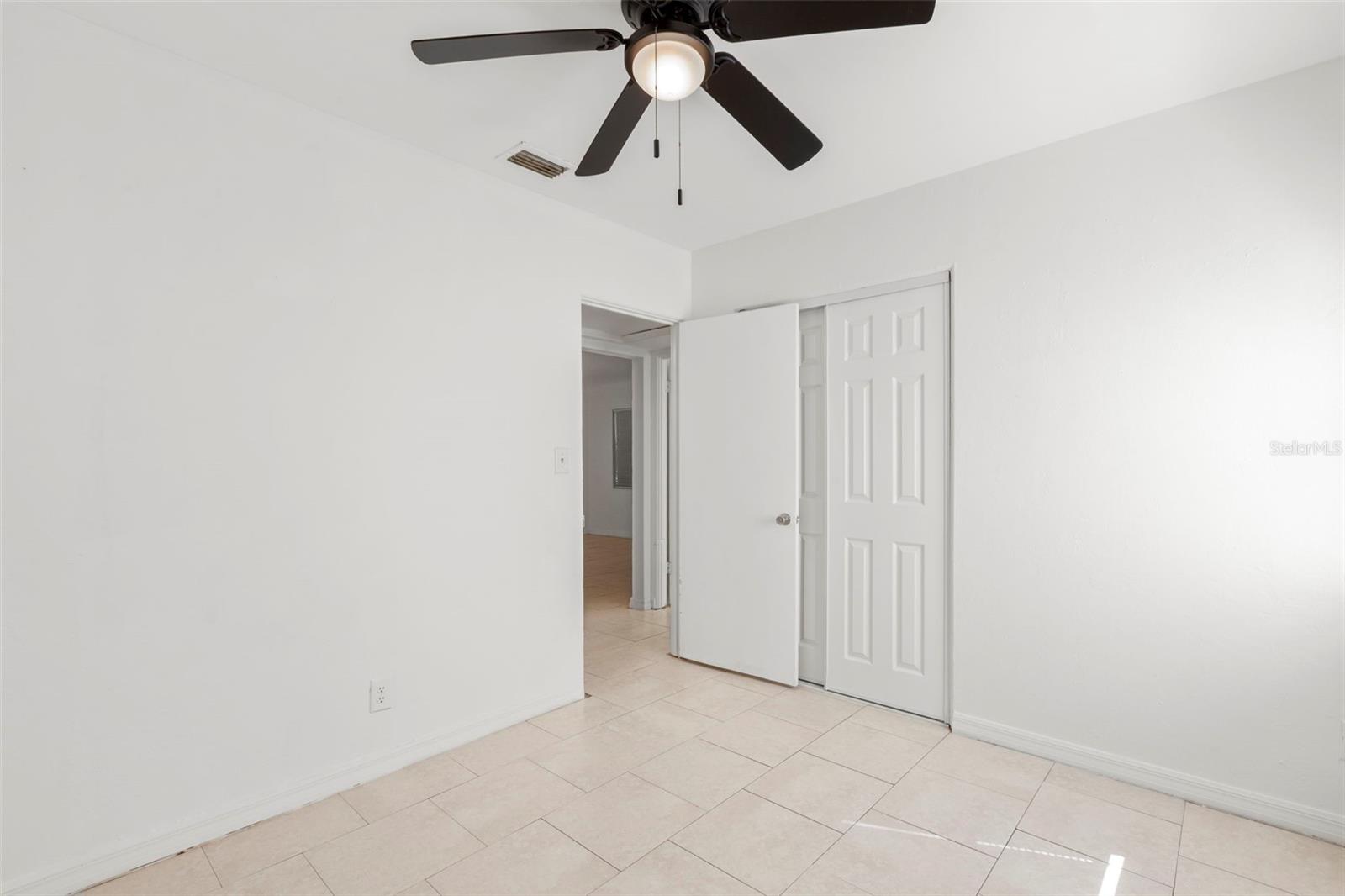 ST PETERSBURG INVESTMENT COS ADD TO OAK PARK - Residential Lease