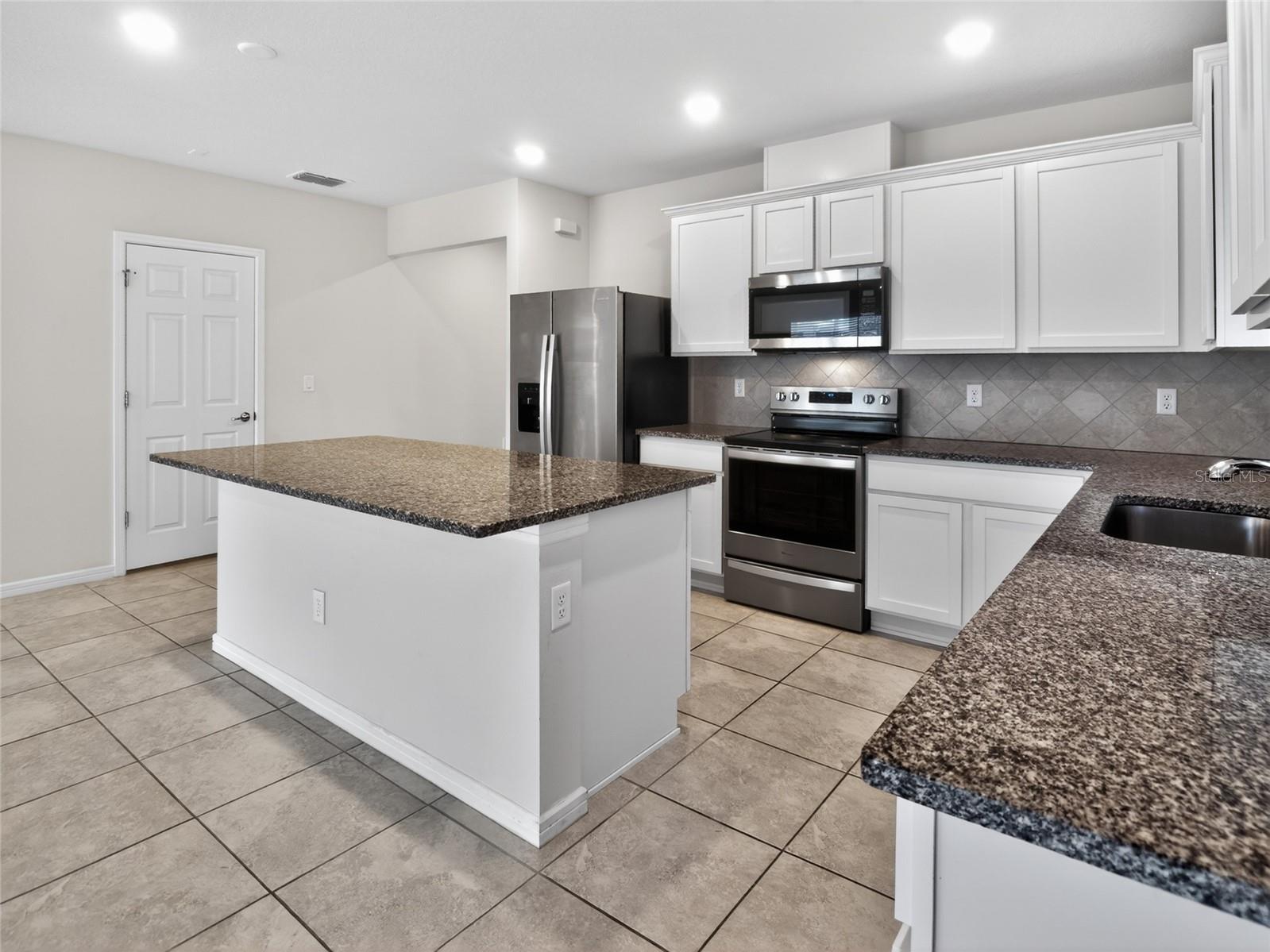 FOREST LAKE - Residential Lease