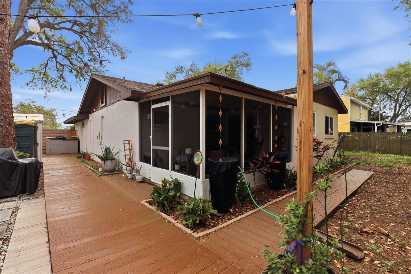 SARASOTA HIGHLANDS - Residential