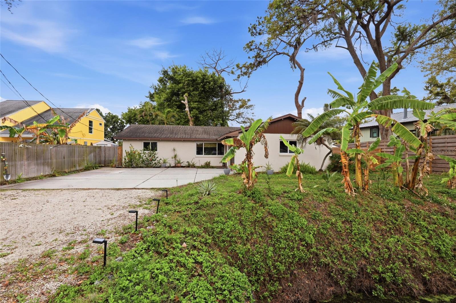 SARASOTA HIGHLANDS - Residential