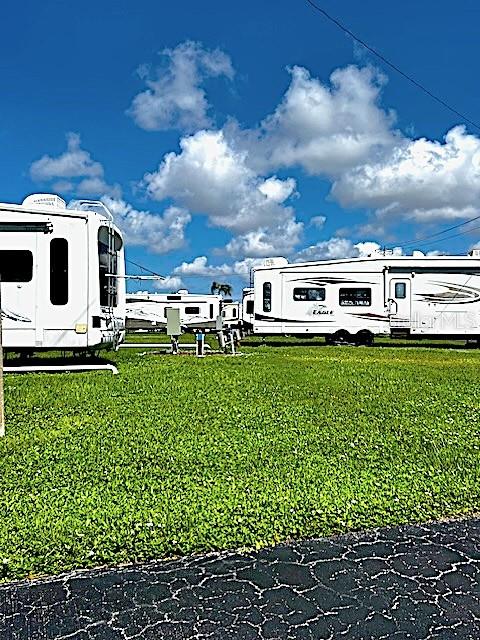 CHATEAU VILLAGE CO-OP - Land