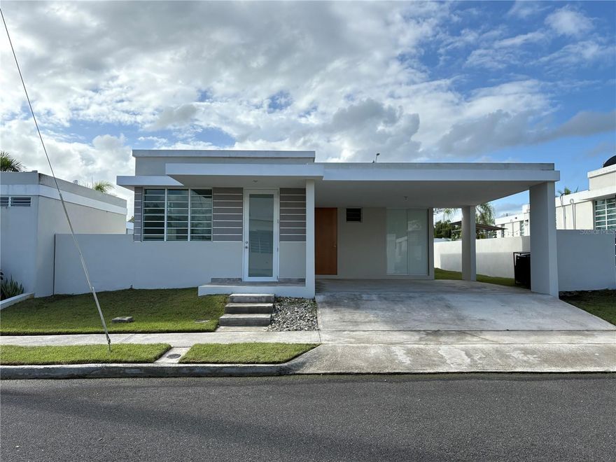 PROPERTY WITH GOOD ACCESS, ACCESS CONTROL, QUIET STREET, GOOD PLACE TO RETREAT OR LIVE WITH FAMILY.