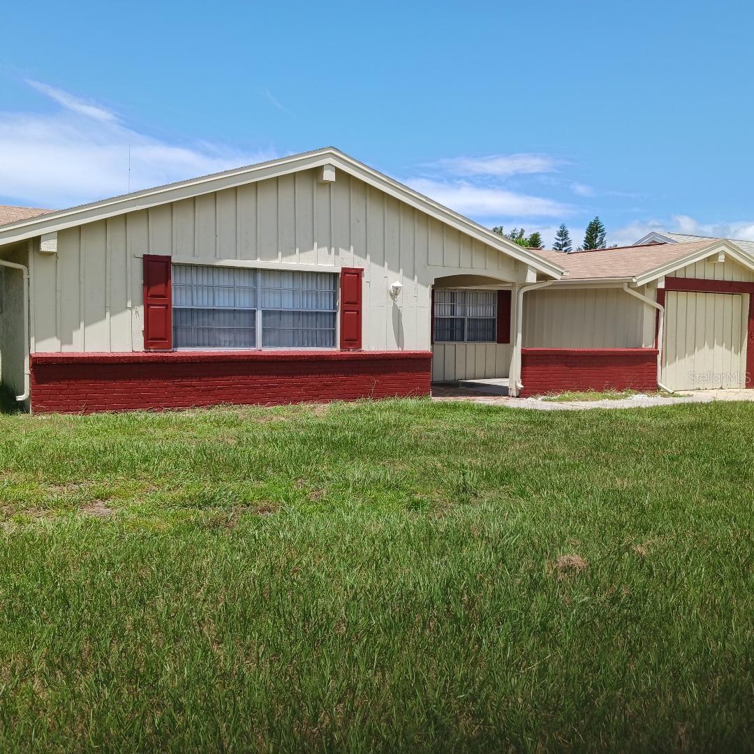Family neighborhood. 3 bdr 2 full bath home with the large living/dining room combo. L shaped kitchen with the eait=in nook. There is a porch in front of the house for your coffee break. Newly painted. New carpet in the bedroom. Kitchen and dining room has ceramic tile. Credit check a must.