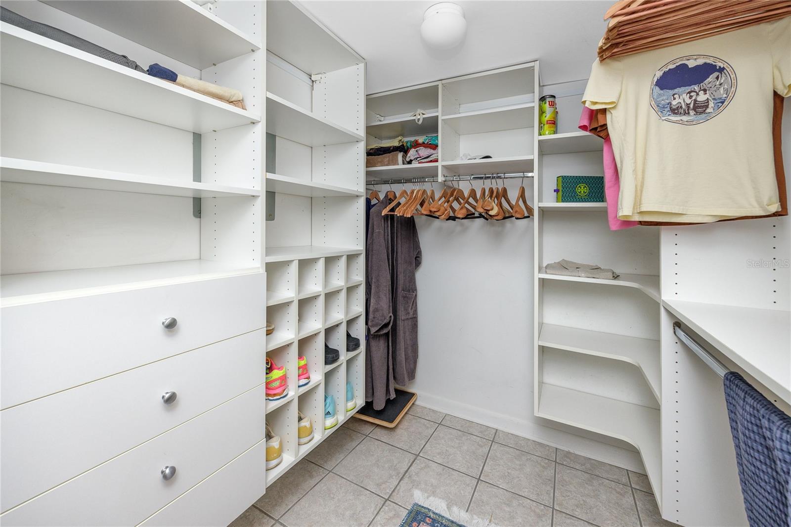 KEY CAPRI CONDO - Residential