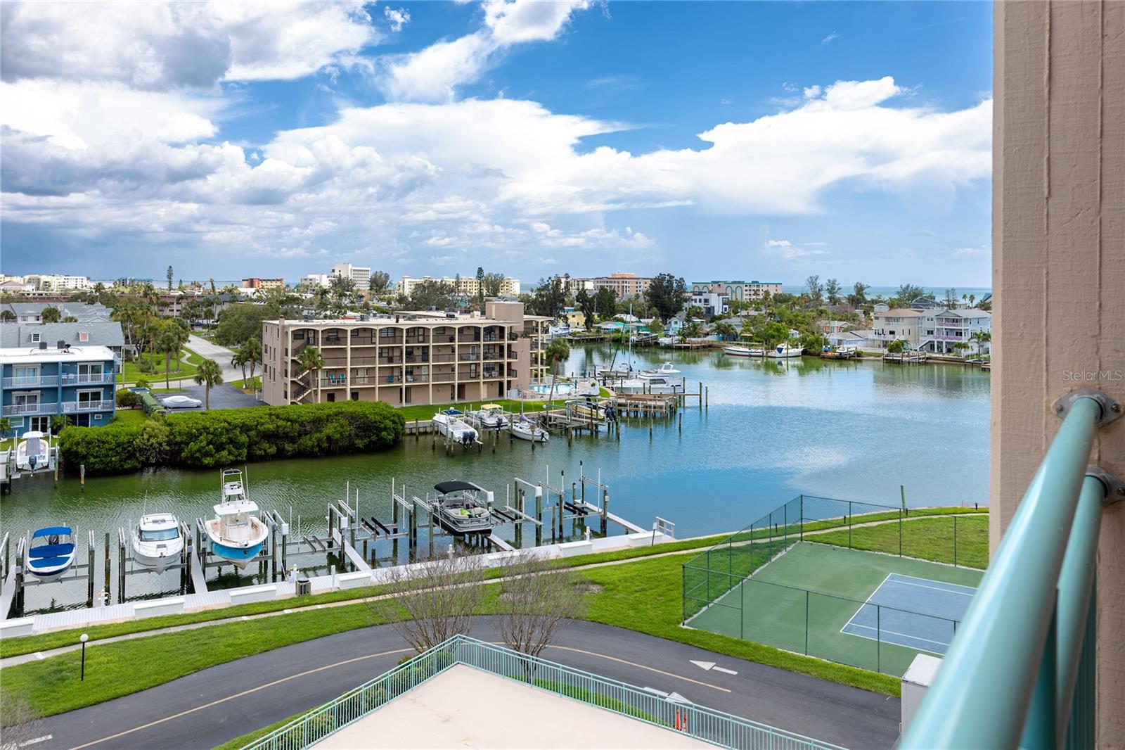 KEY CAPRI CONDO - Residential