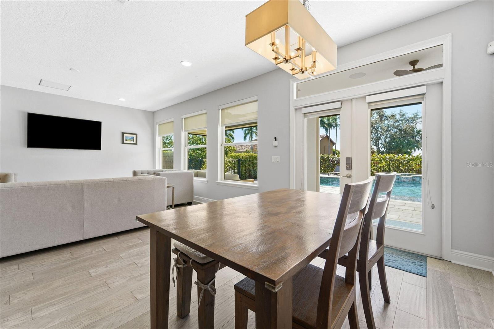 ESTUARY OF MOBBLY BAY - Residential