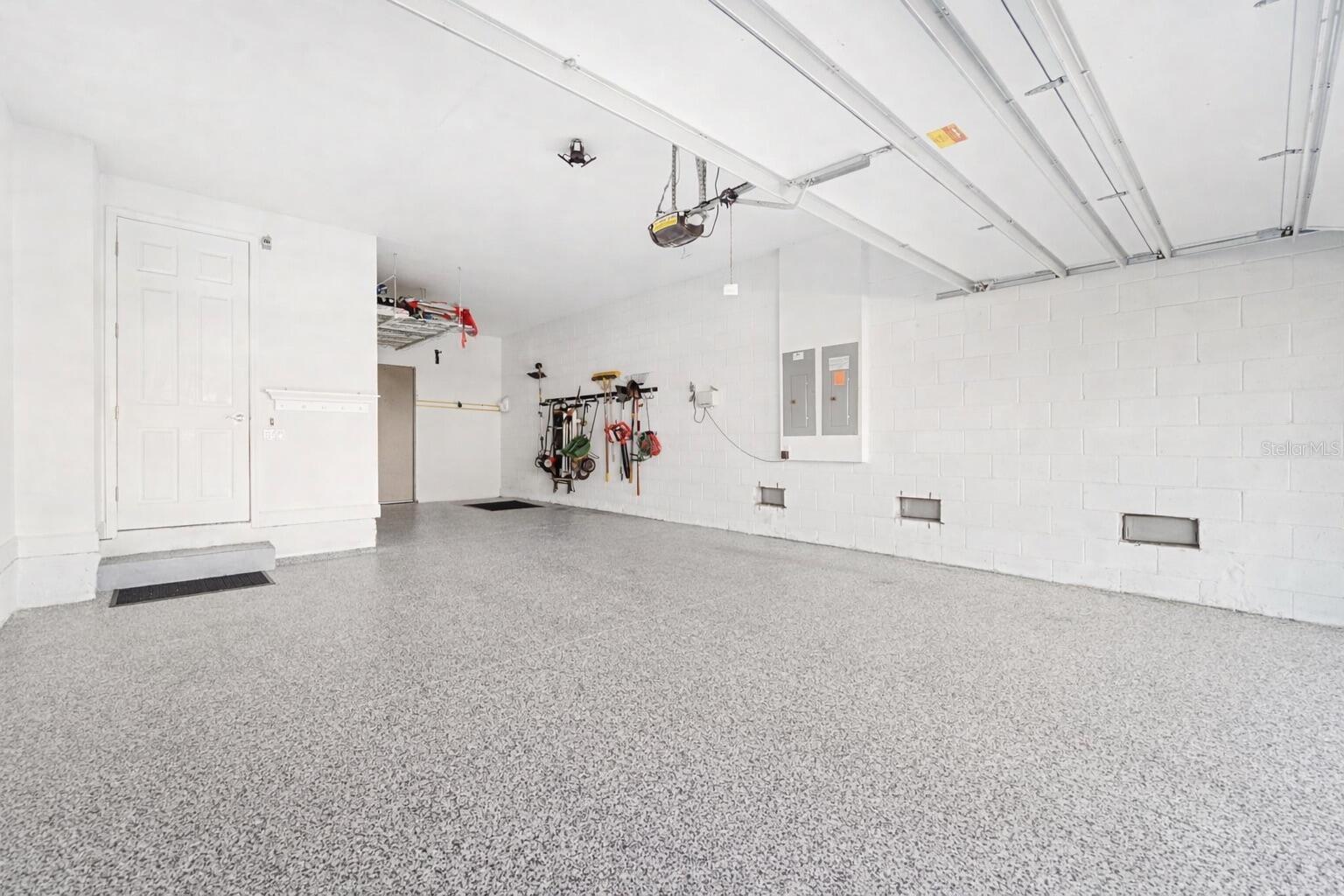 ESTUARY OF MOBBLY BAY - Residential