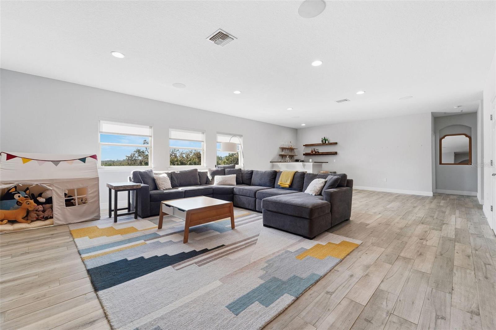 ESTUARY OF MOBBLY BAY - Residential