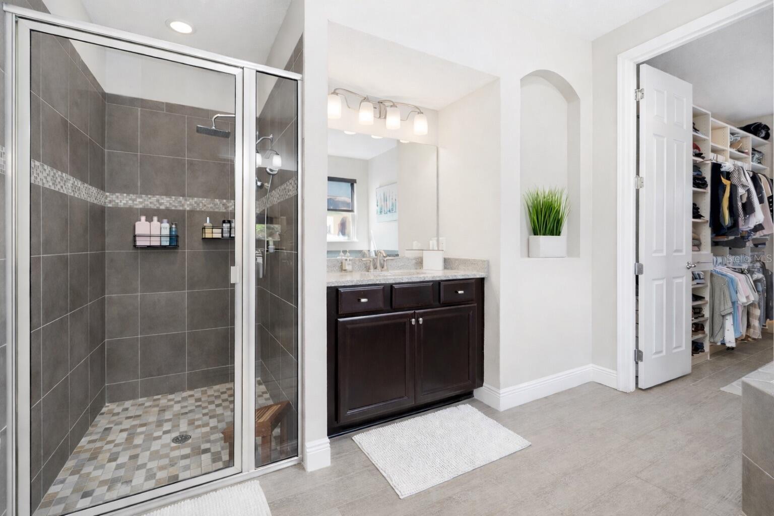 ESTUARY OF MOBBLY BAY - Residential