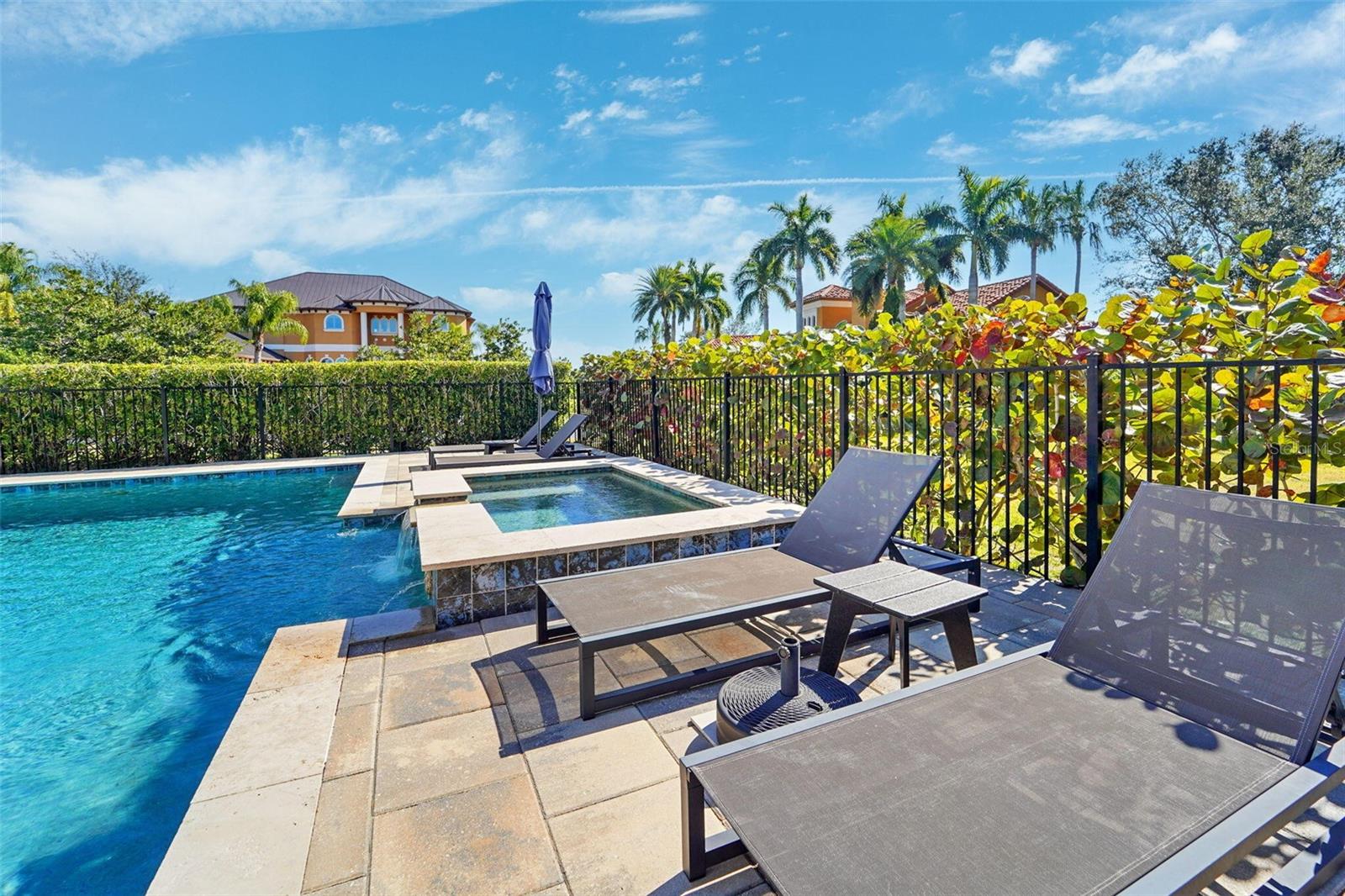 ESTUARY OF MOBBLY BAY - Residential
