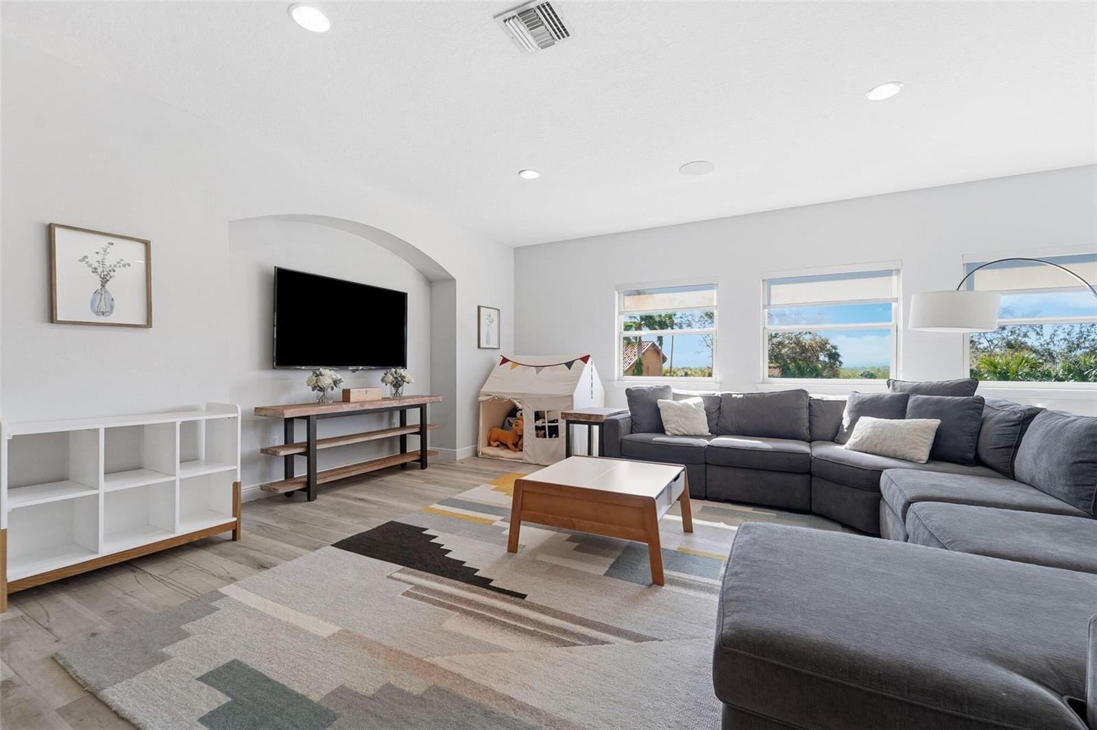 ESTUARY OF MOBBLY BAY - Residential