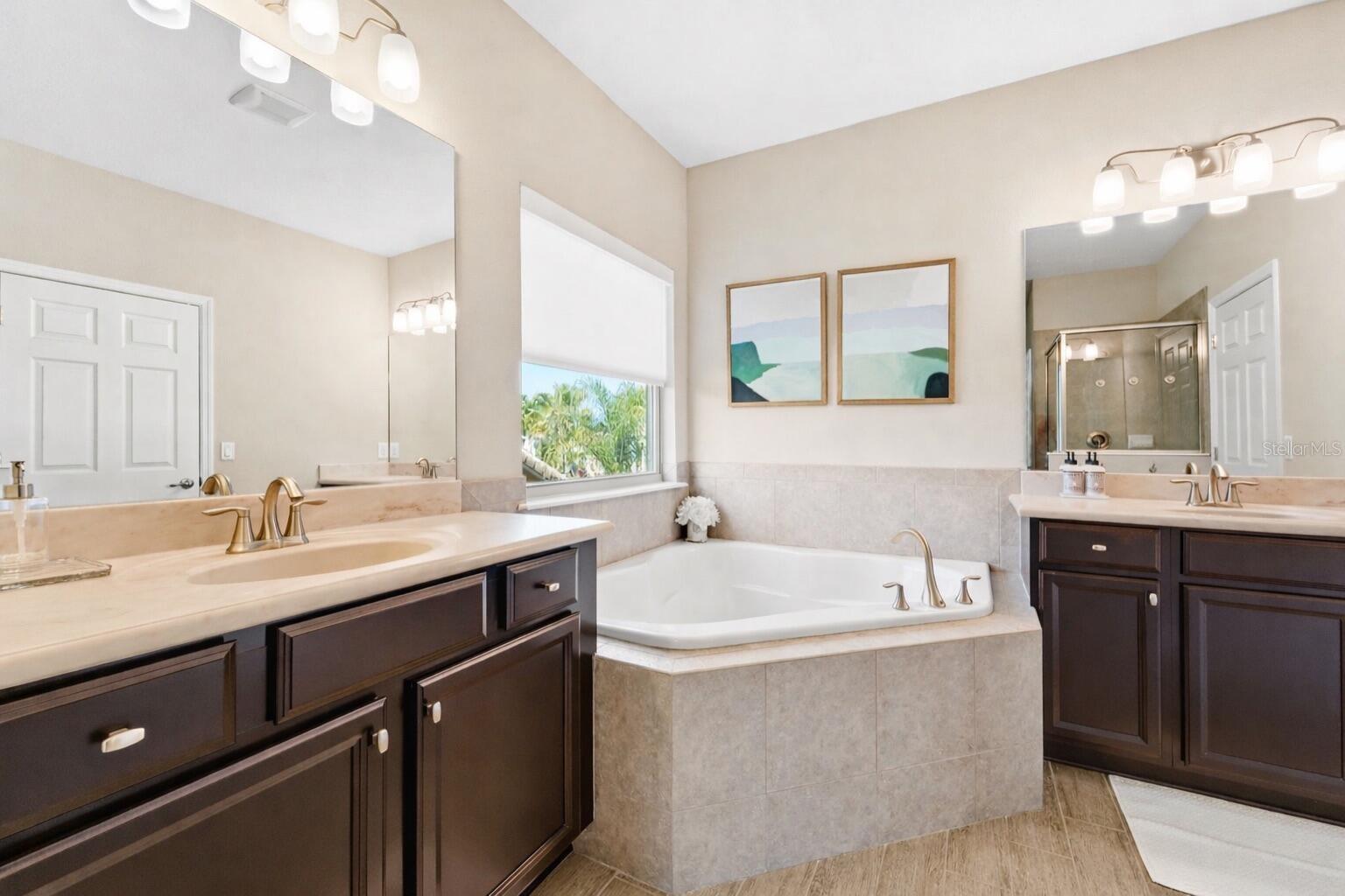 ESTUARY OF MOBBLY BAY - Residential