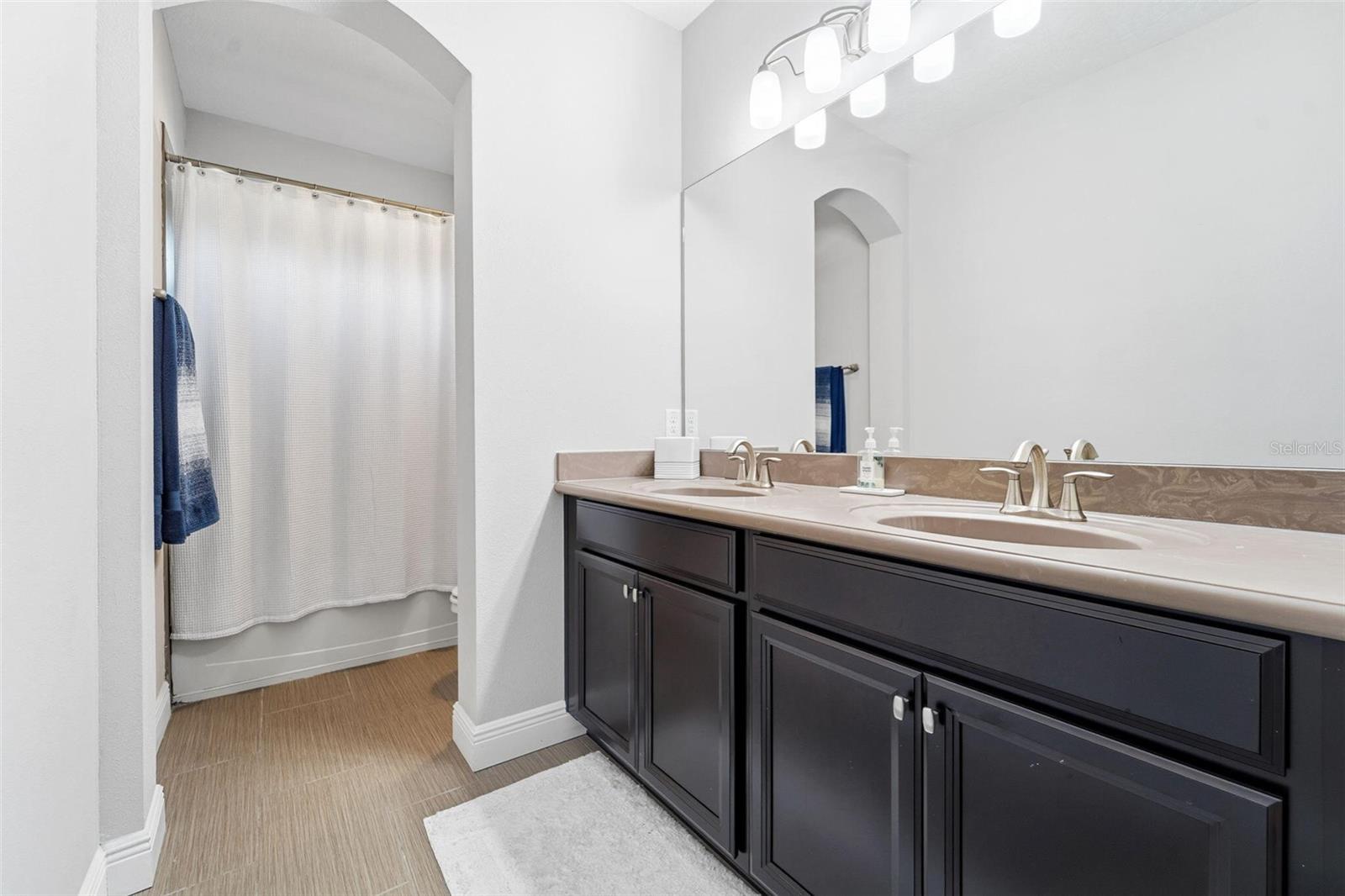 ESTUARY OF MOBBLY BAY - Residential