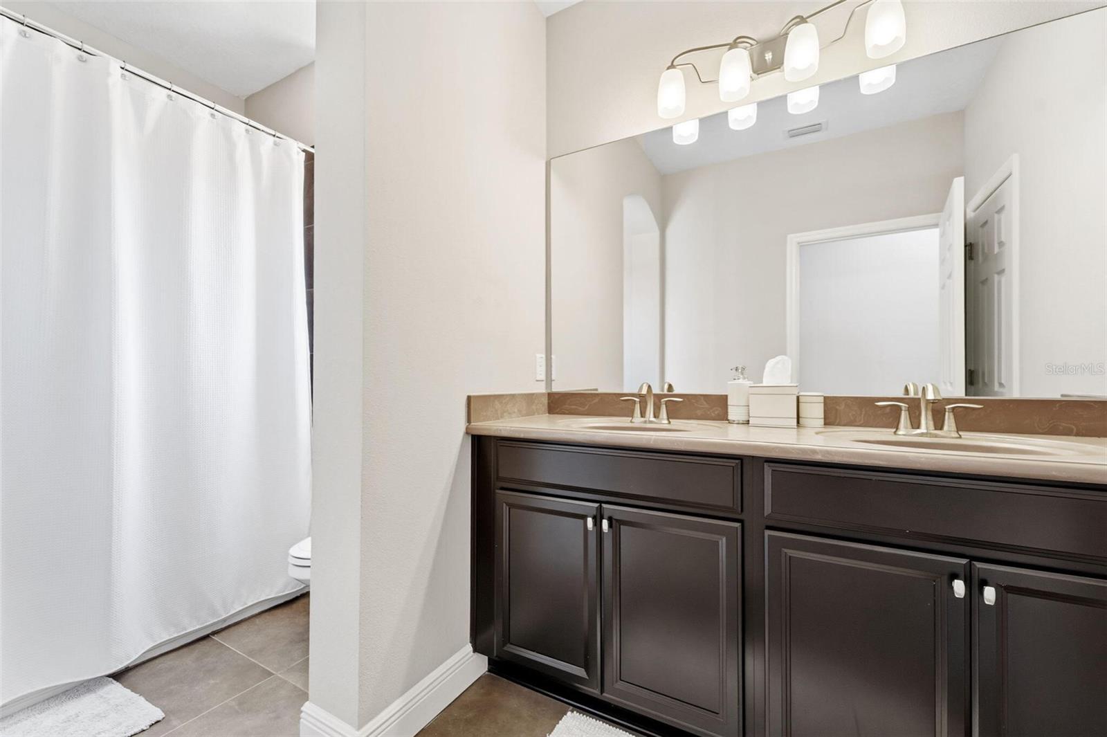 ESTUARY OF MOBBLY BAY - Residential