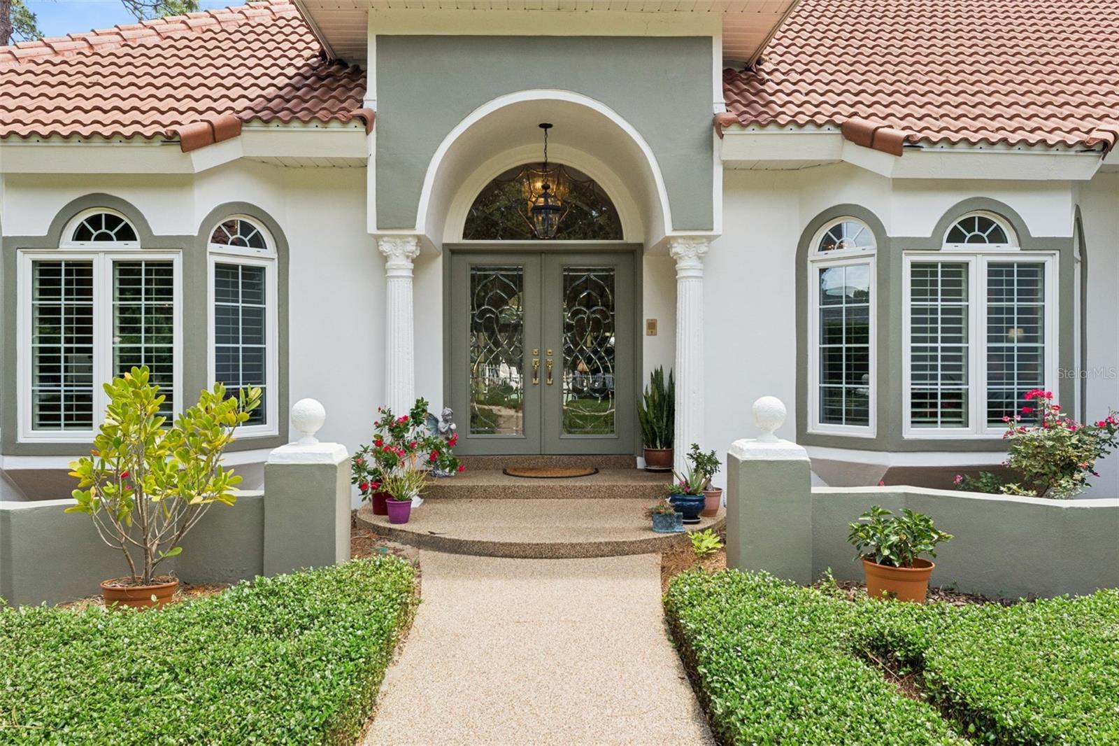 628 E CLUB CIRCLE