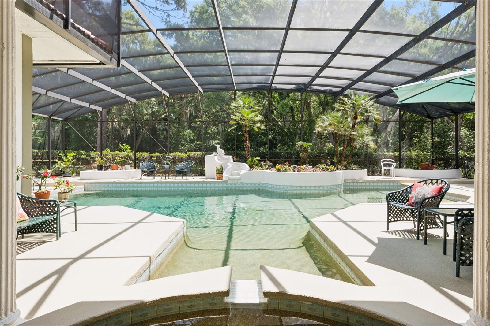 628 E CLUB CIRCLE