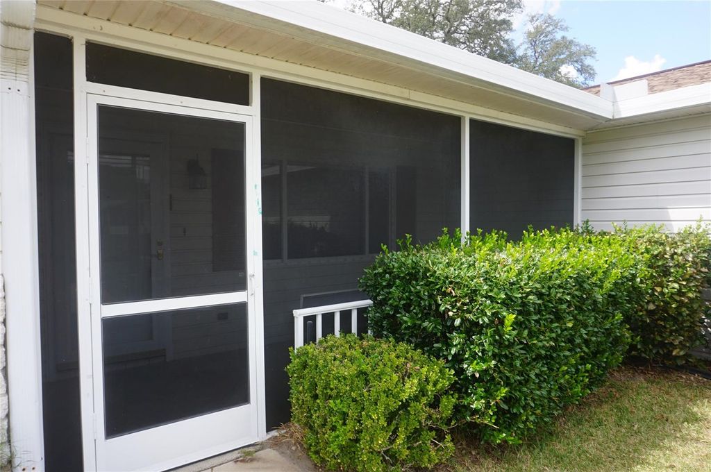 Photo of 11060 SW 63rd Terrace, Ocala, FL 34476 (MLS # OM710154)