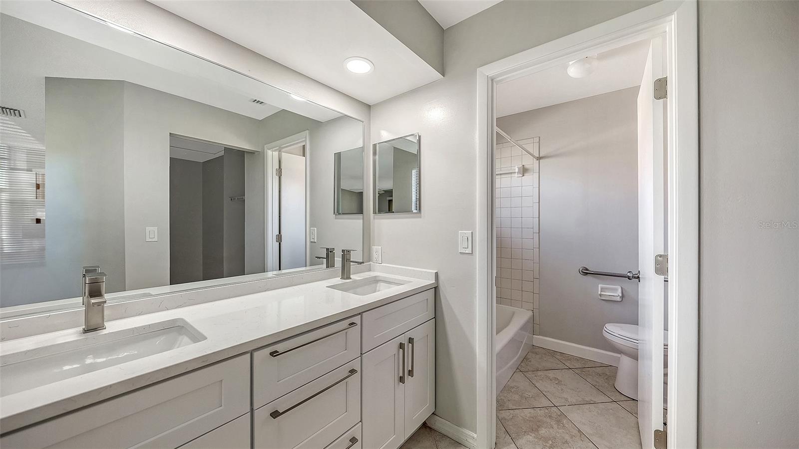 VILLAGE DES PINS III - Residential Lease