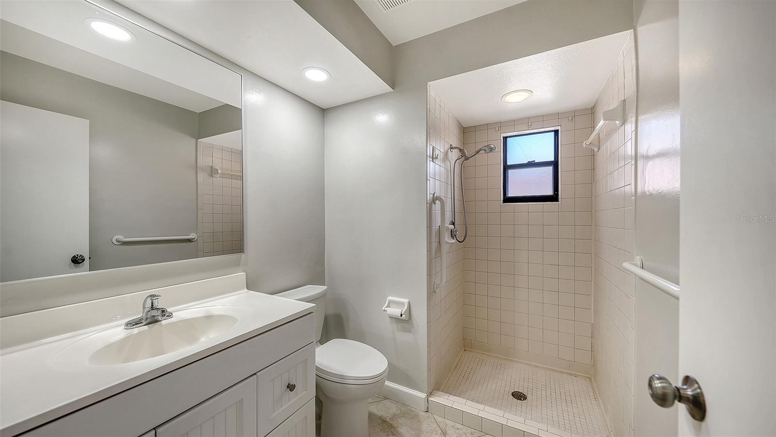 VILLAGE DES PINS III - Residential Lease