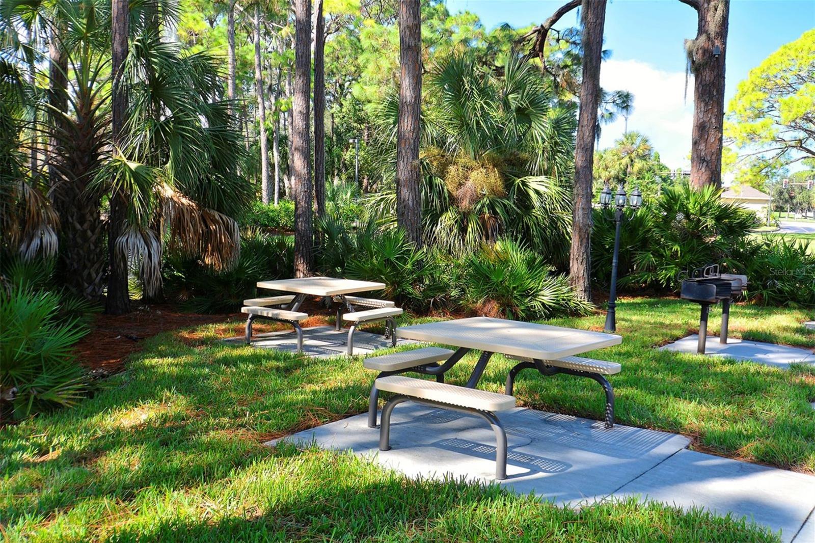 VILLAGE DES PINS III - Residential Lease