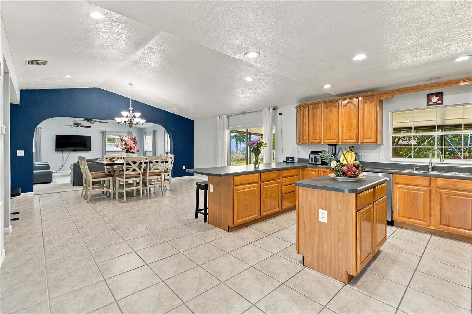 3034 SUWANNEE COURT