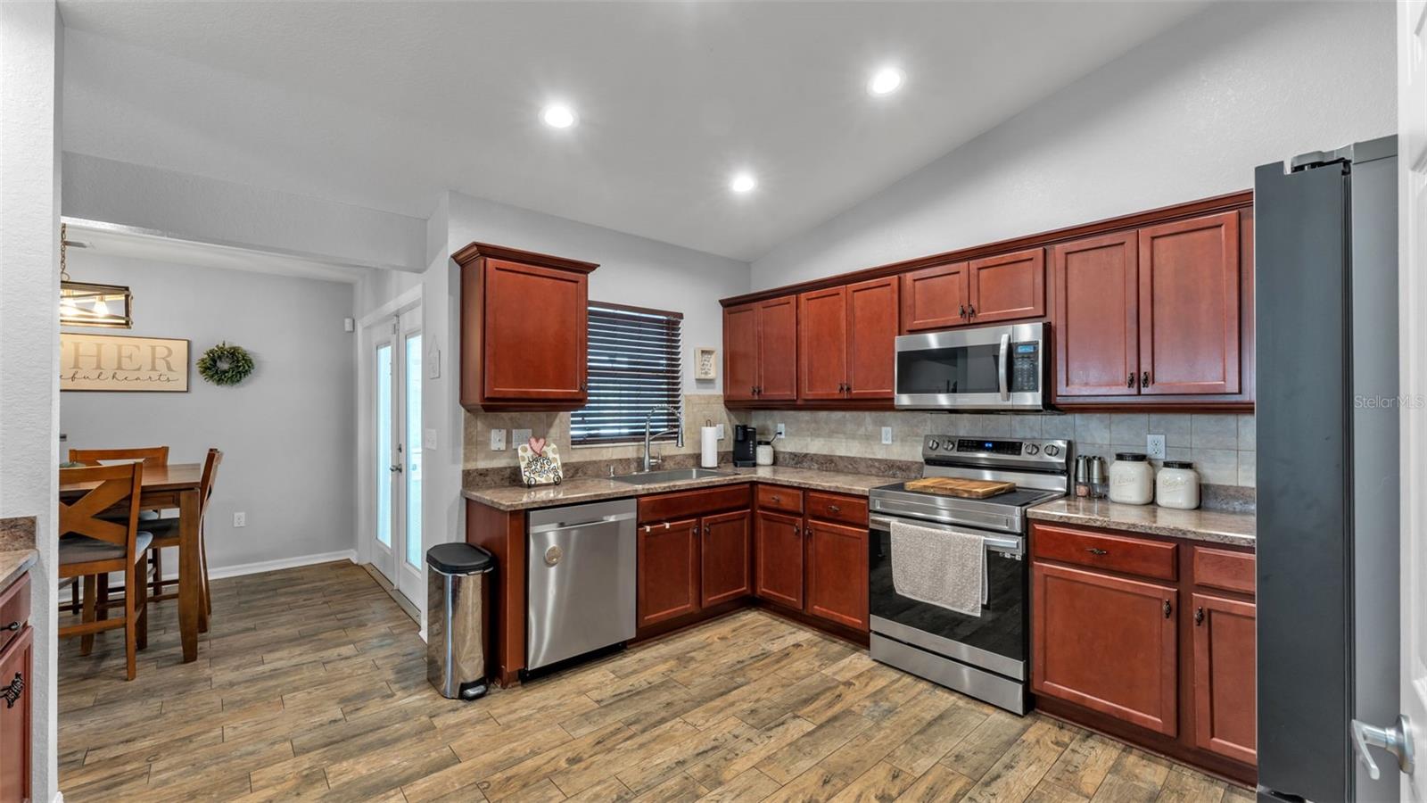 BLACKWATER OAKS - Residential