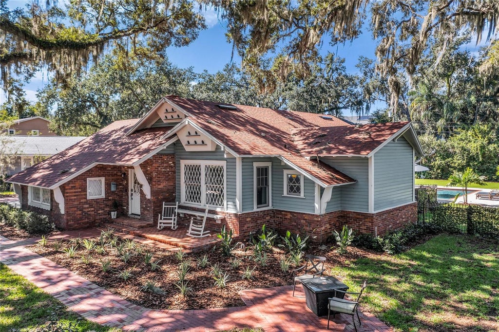 Photo of 234 N Lakeview Avenue, Winter Garden, FL 34787 (MLS # O6449366)
