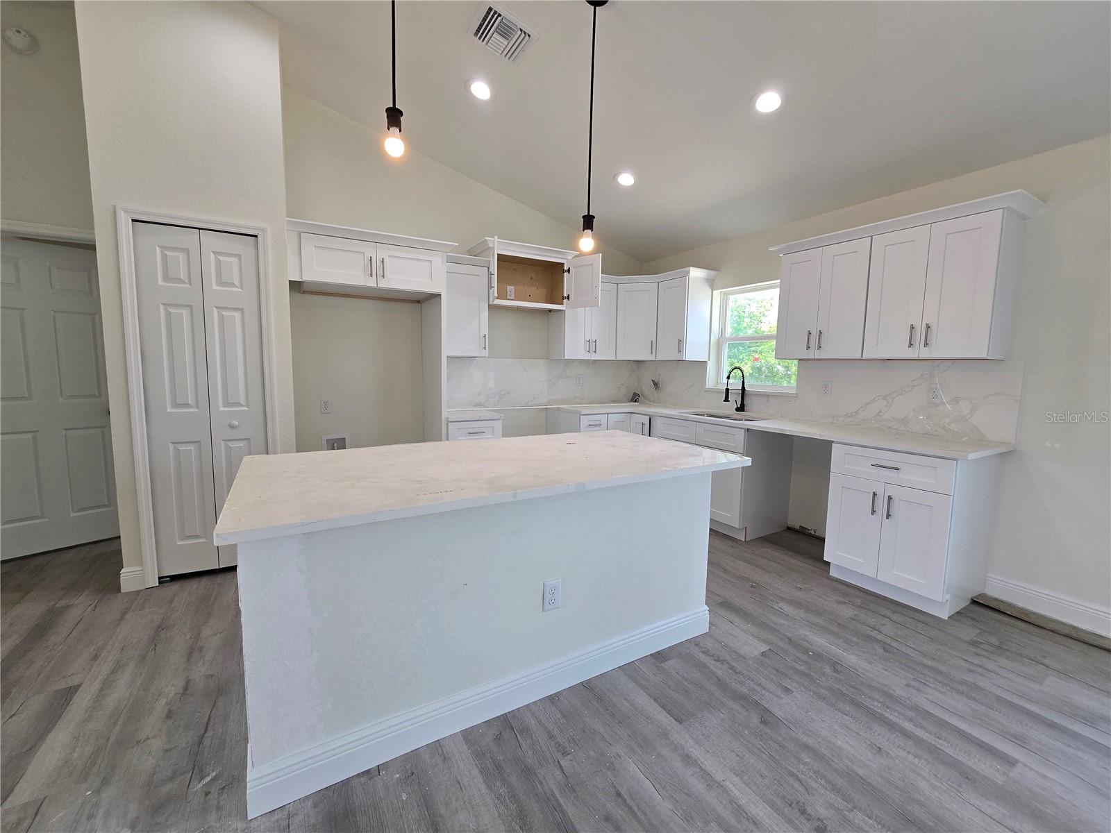 SILVER SPGS SHORES UN 24 - Residential