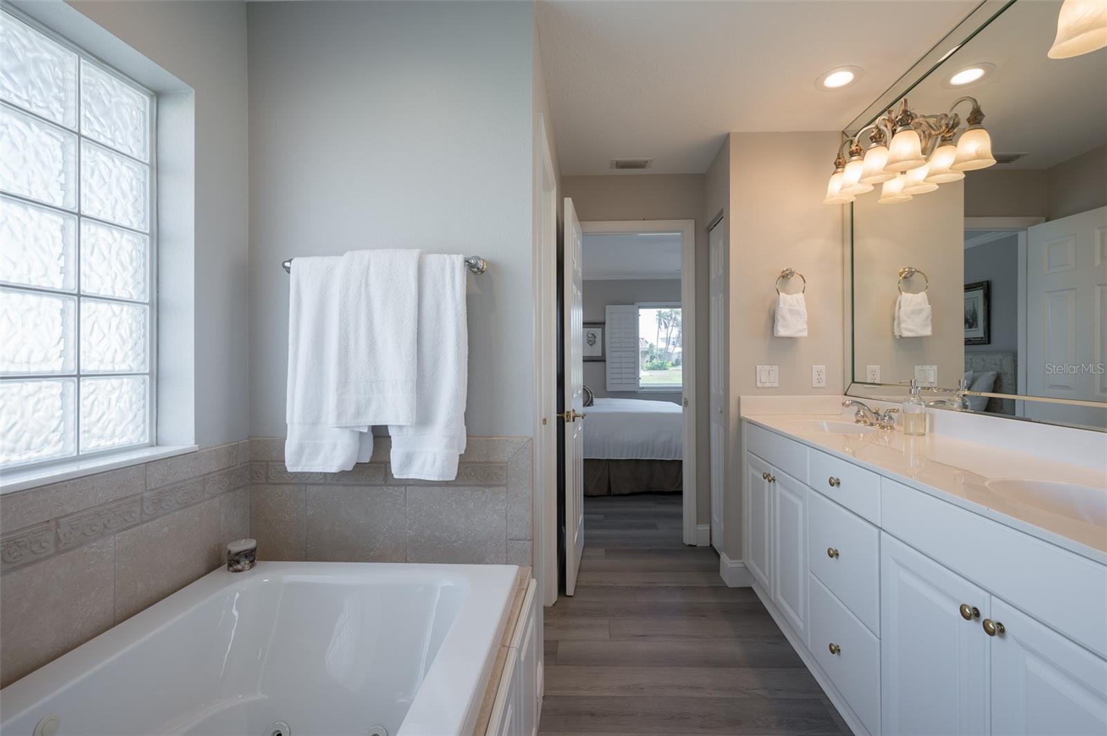 COUNTRY CLUB SHORES SEC 1 - Residential