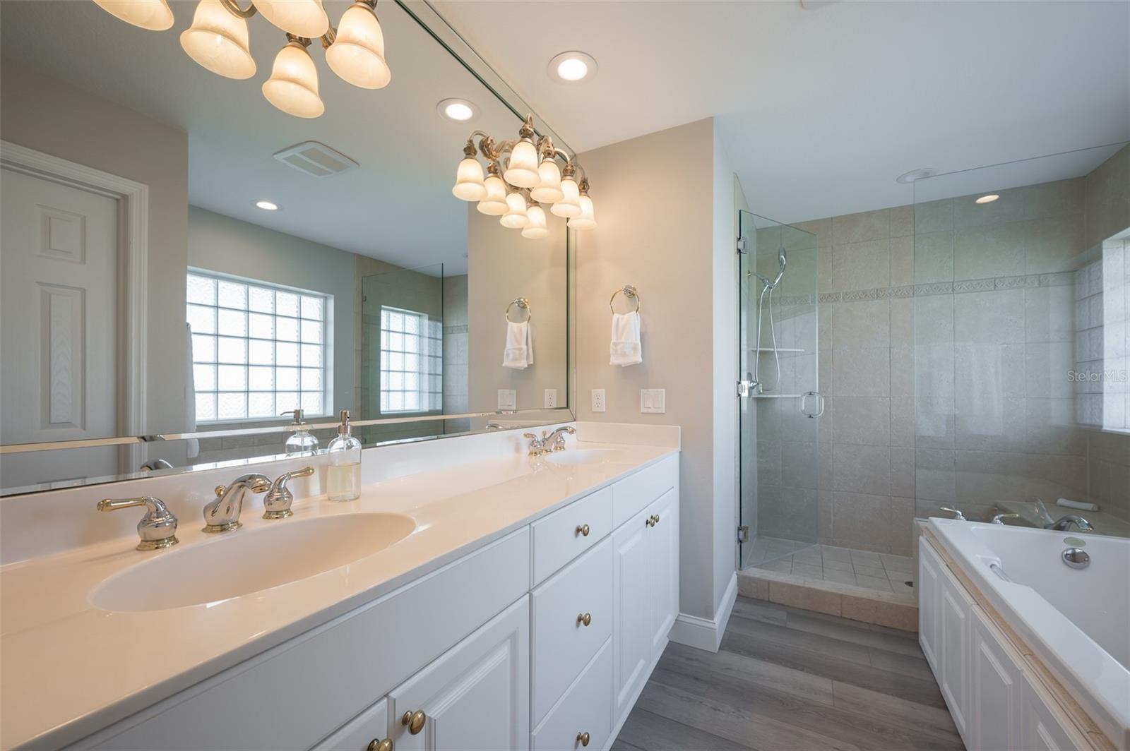 COUNTRY CLUB SHORES SEC 1 - Residential