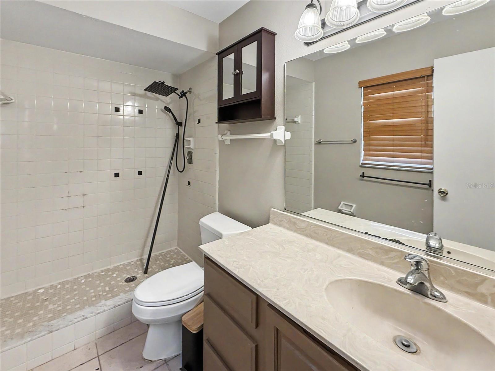 RIDGEWOOD ESTS 19TH ADD - Residential Lease