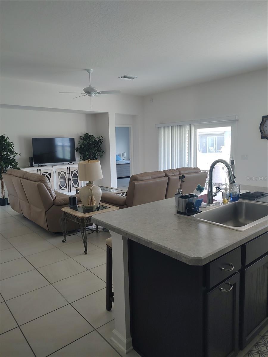 VILLAGES/SOUTHERN OAKS UN #52 - Residential Lease