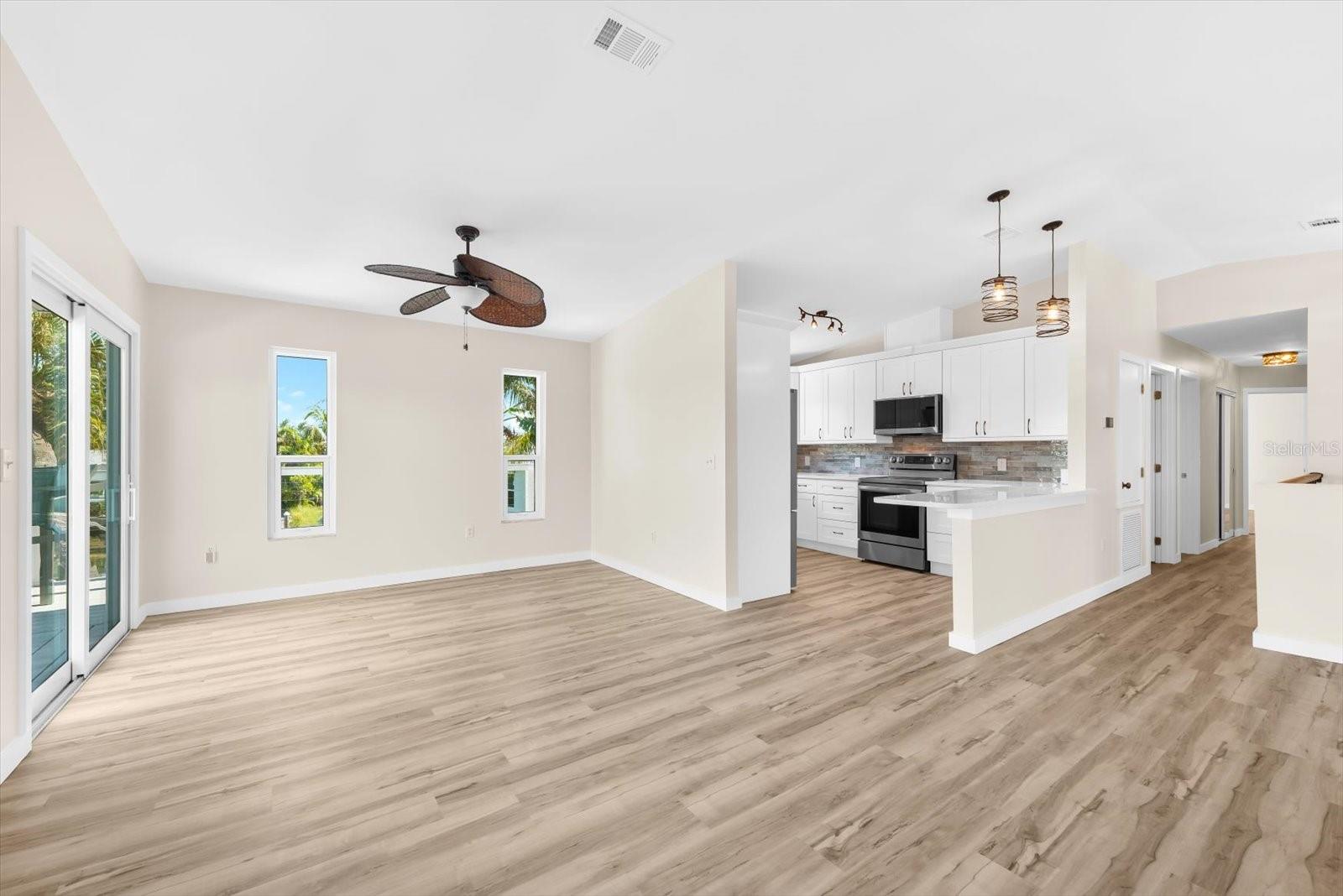 HOLMES BEACH 17TH UNIT - Residential
