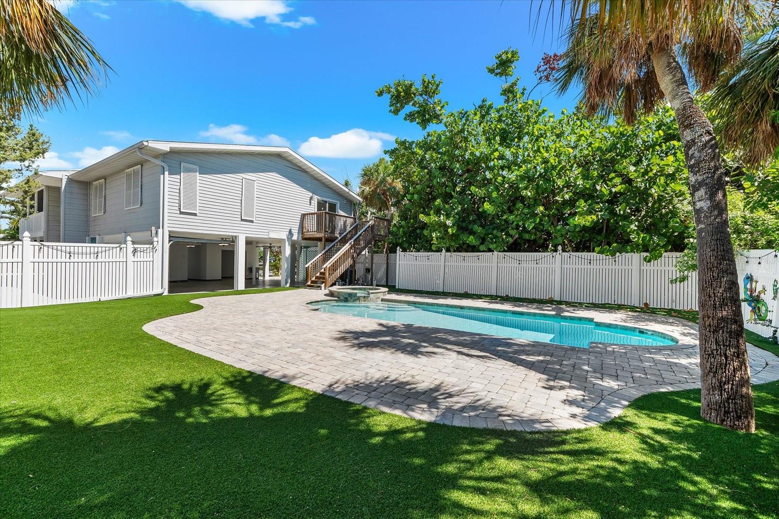 HOLMES BEACH 17TH UNIT - Residential
