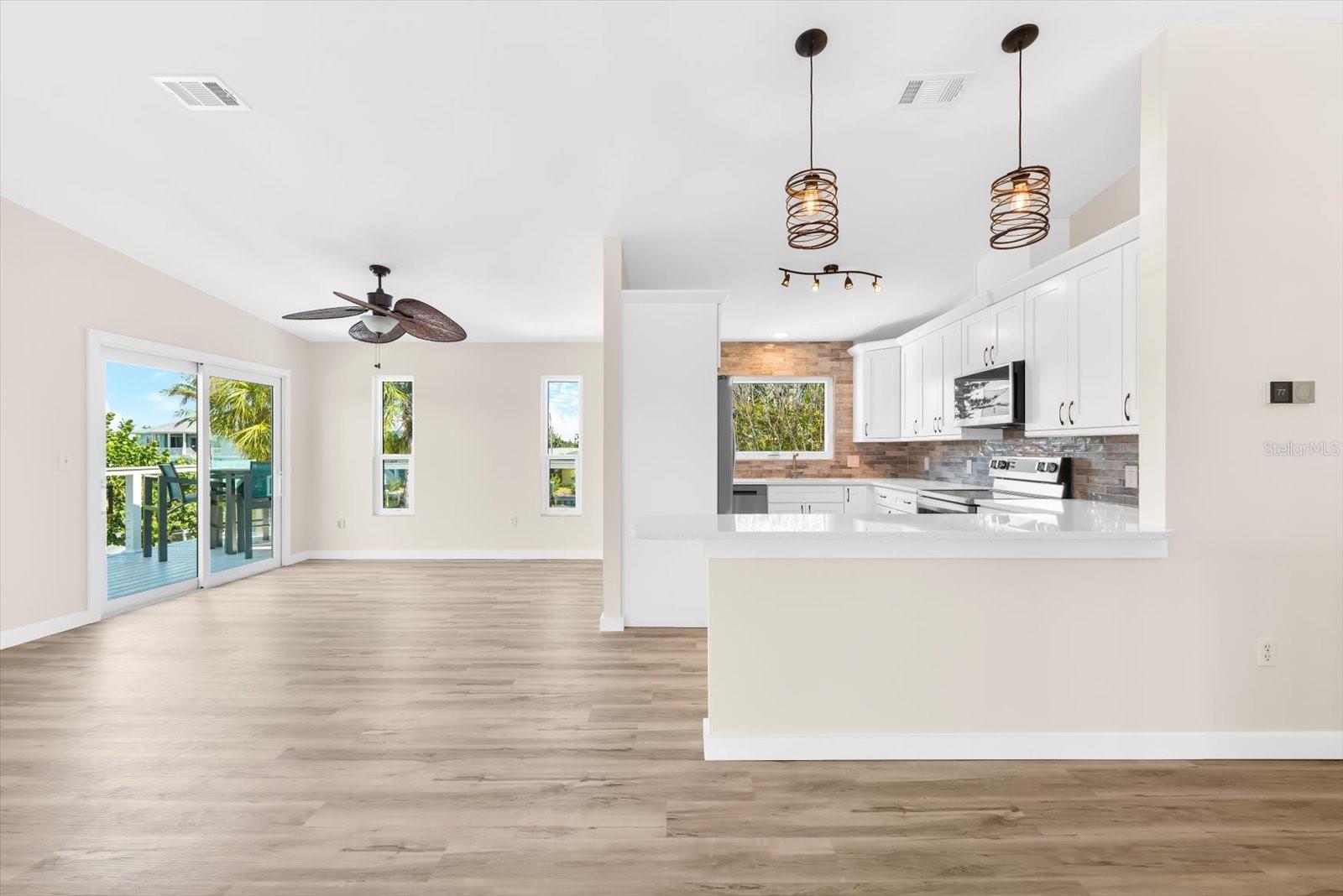 HOLMES BEACH 17TH UNIT - Residential