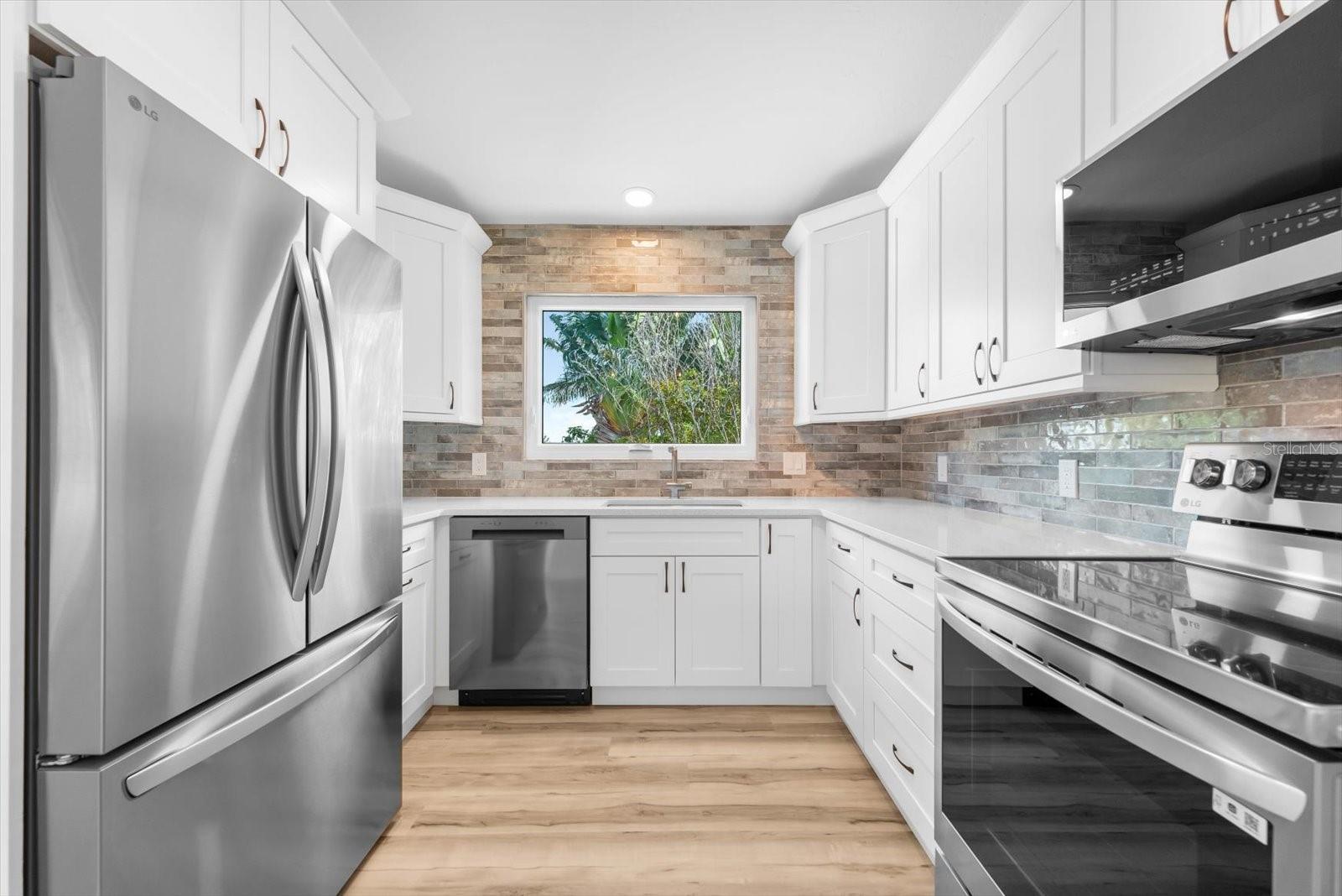 HOLMES BEACH 17TH UNIT - Residential