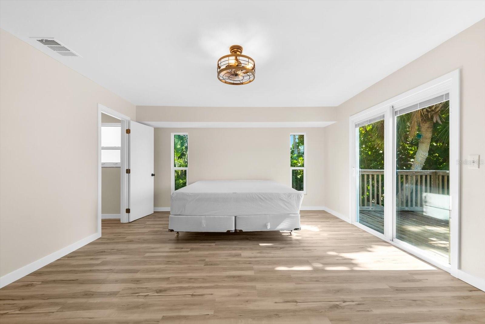 HOLMES BEACH 17TH UNIT - Residential