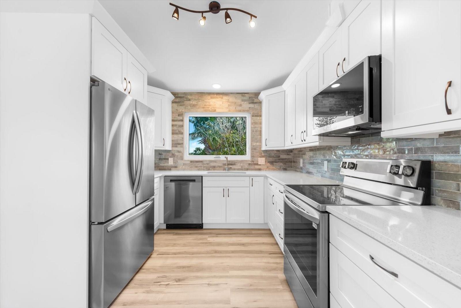 HOLMES BEACH 17TH UNIT - Residential