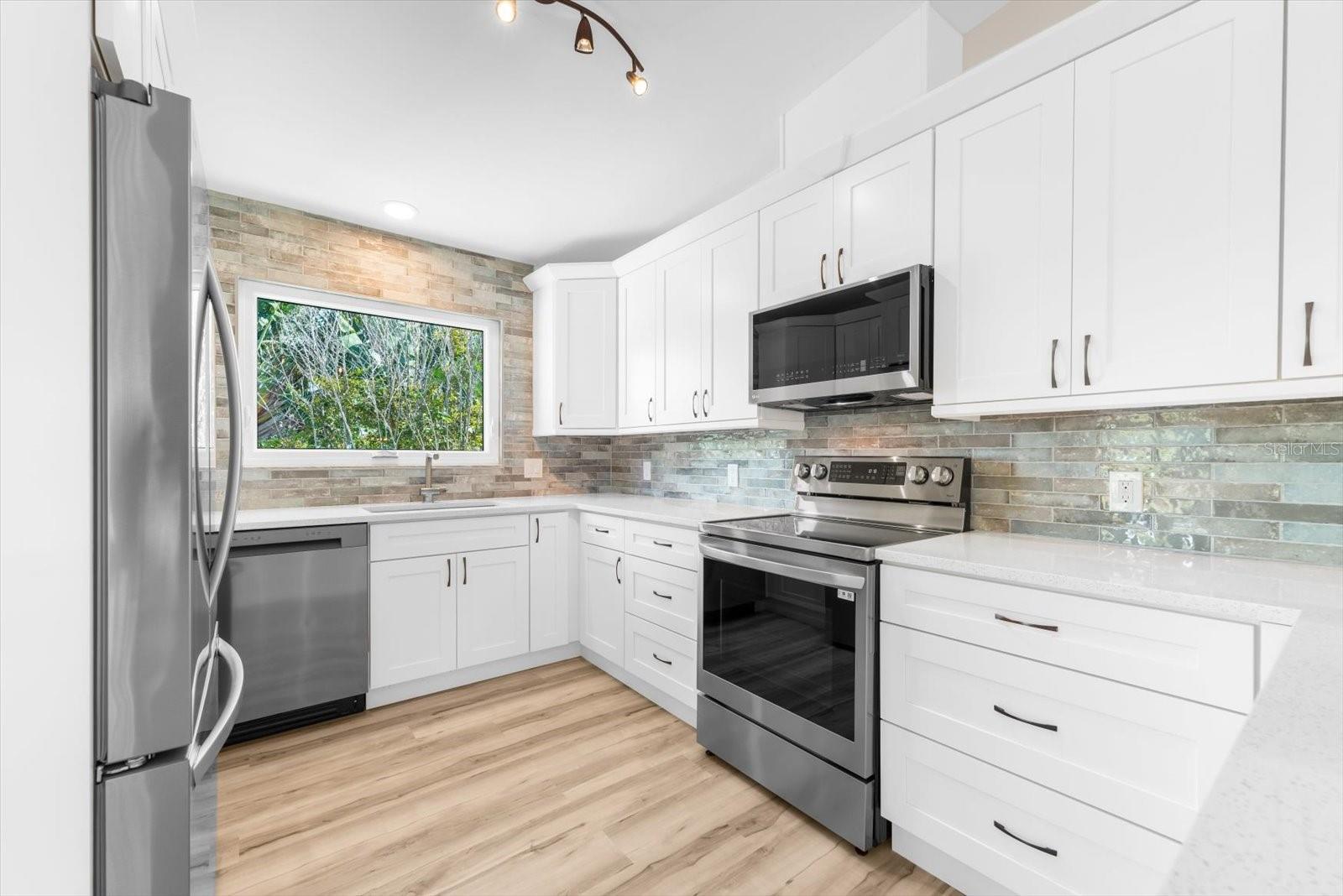 HOLMES BEACH 17TH UNIT - Residential