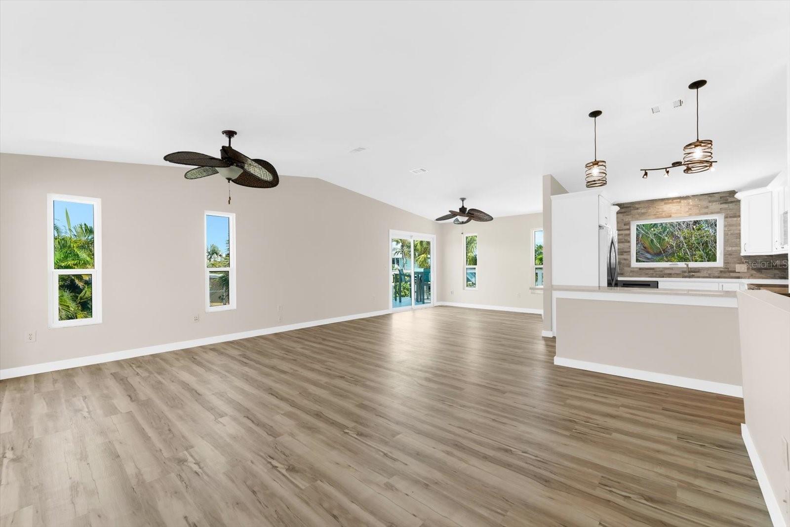 HOLMES BEACH 17TH UNIT - Residential
