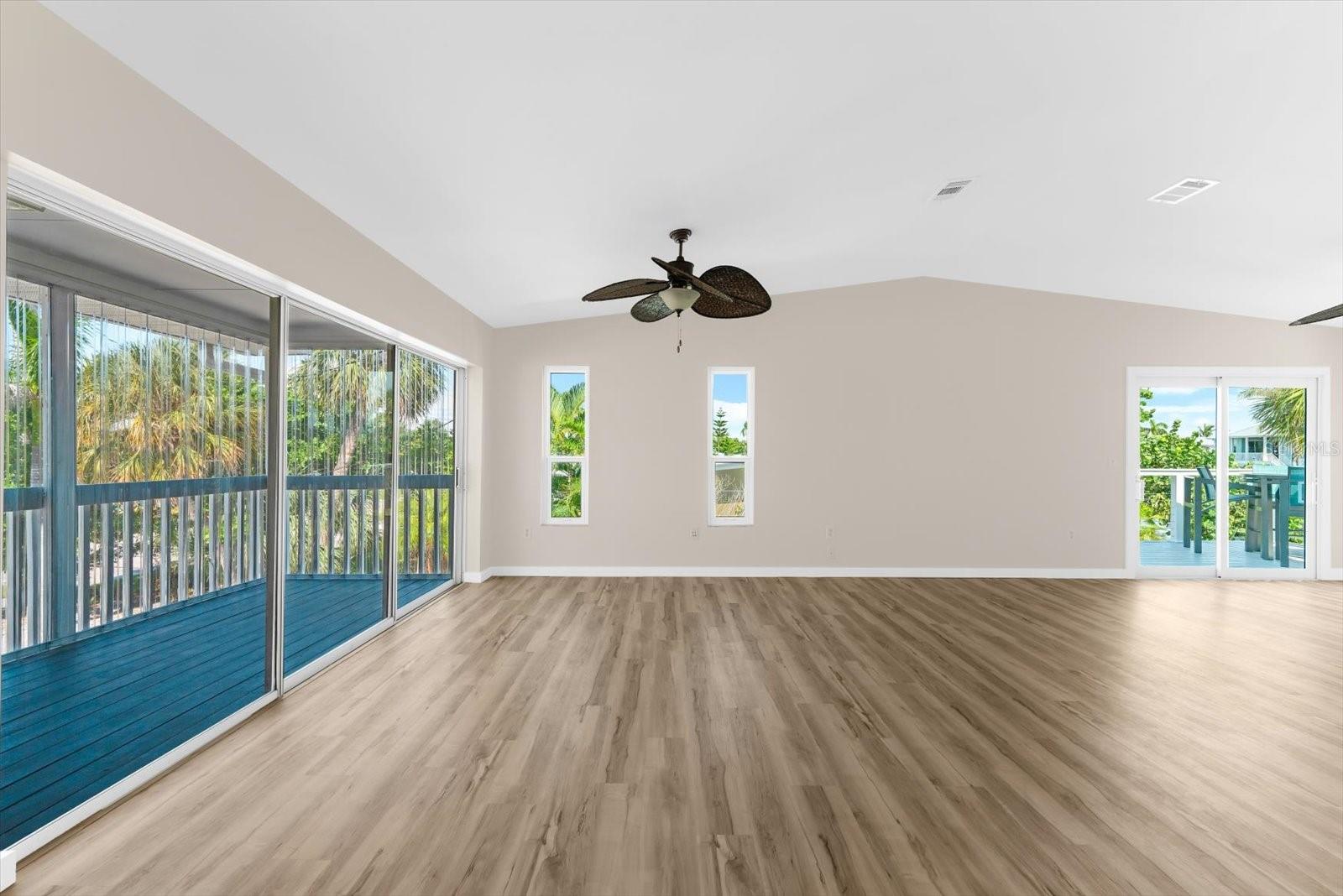HOLMES BEACH 17TH UNIT - Residential