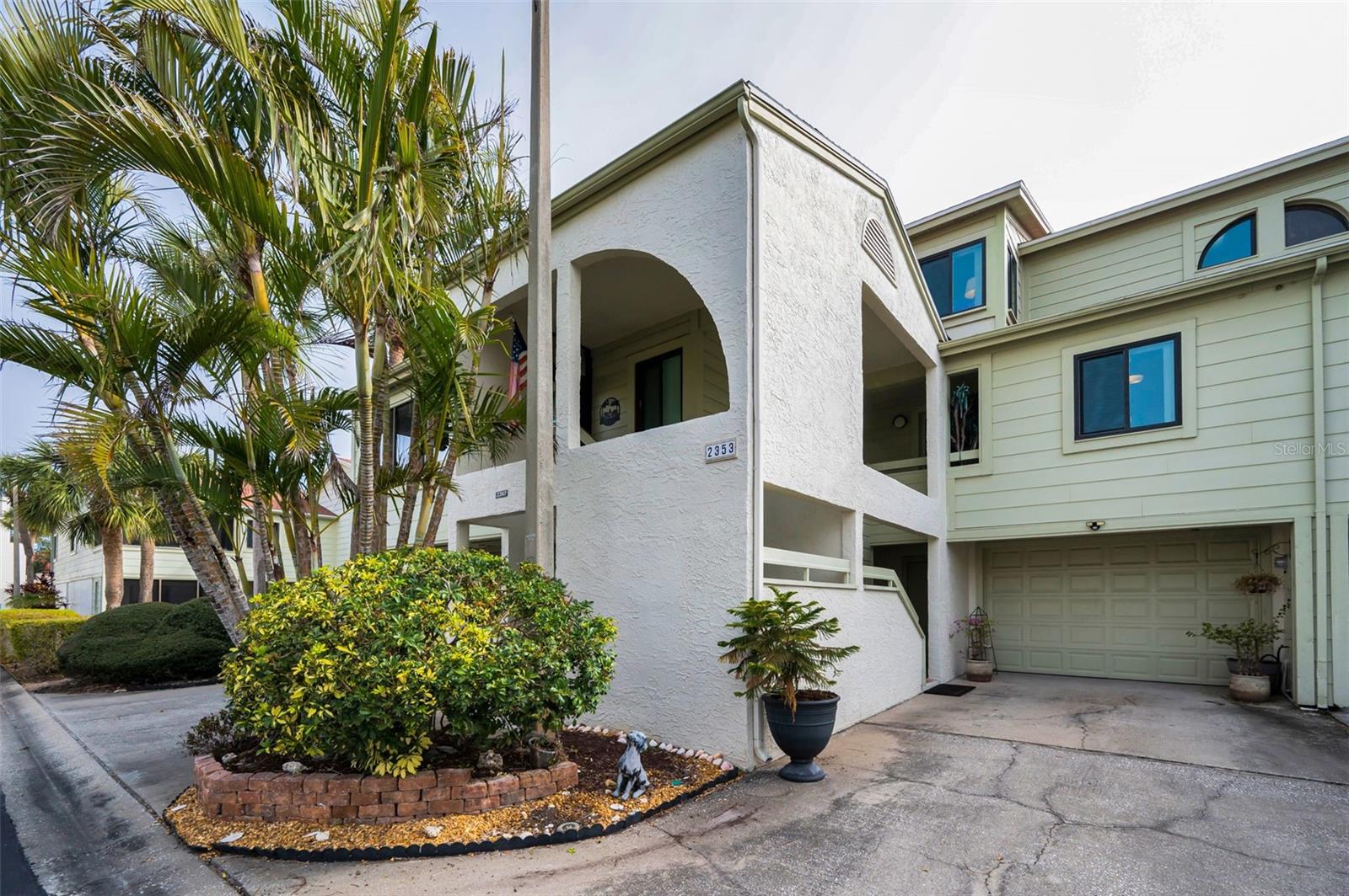 2353 HANOVER DRIVE