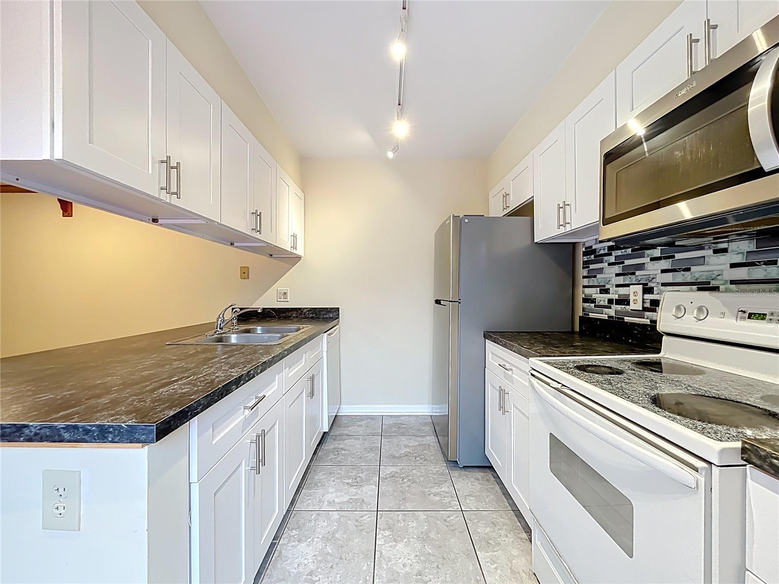 MIDDLEBROOK PINES PH 04 - Residential Lease