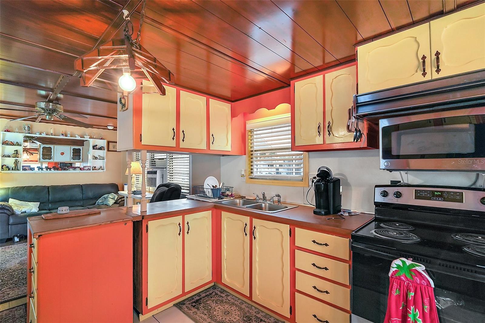MOBILE HOME MEADOWS - Residential