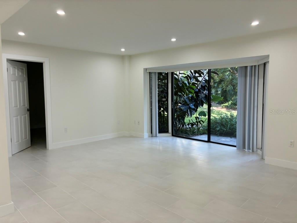 5999 VILLAGE CIRCLE 990