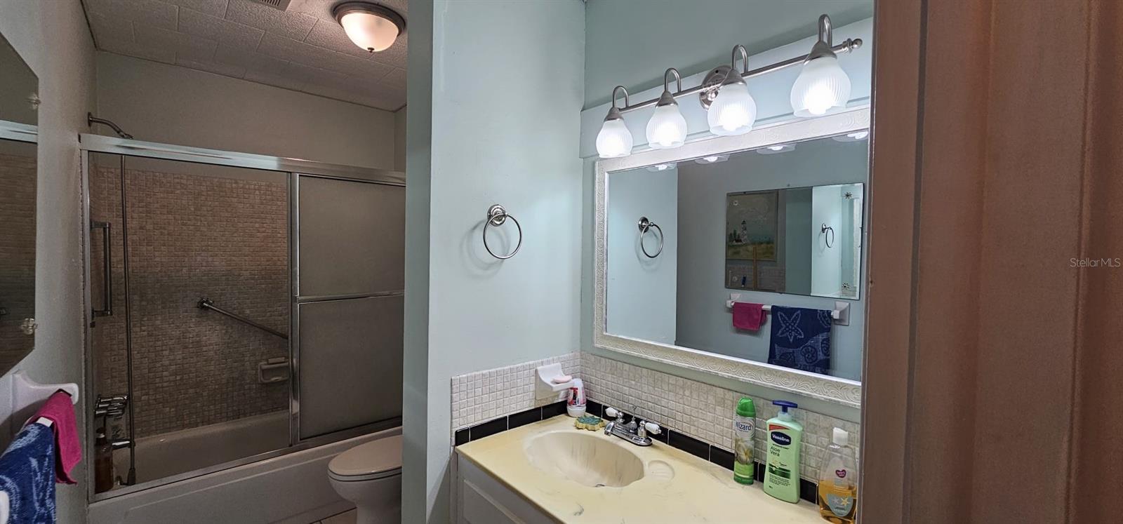 PARADISE SHORES - Residential