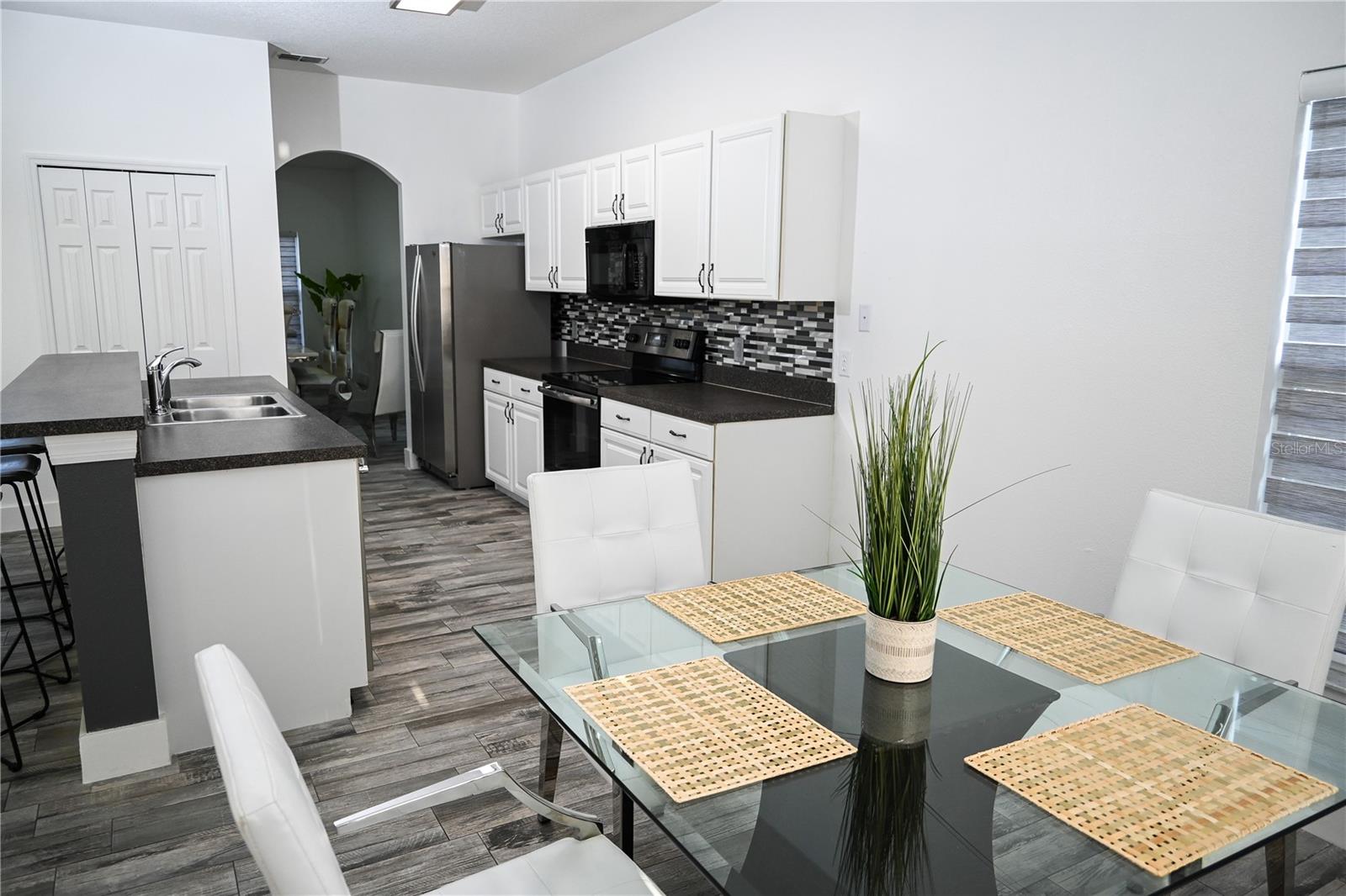 CUMBRIAM LAKES DR - Residential